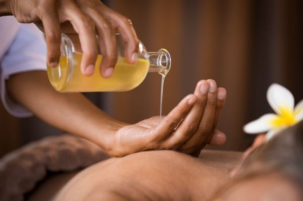 AROMA OIL MASSAGE